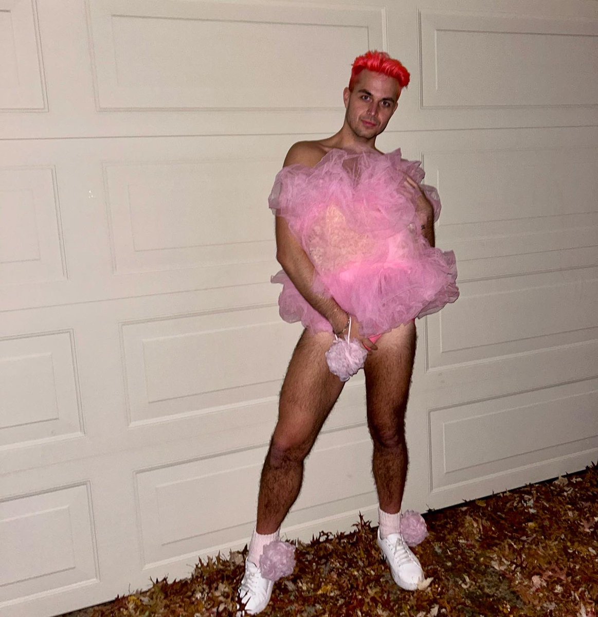 domshaffe's tweet photo. Happy Halloween 💕🫧 https://t.co/54tgwCkEfo