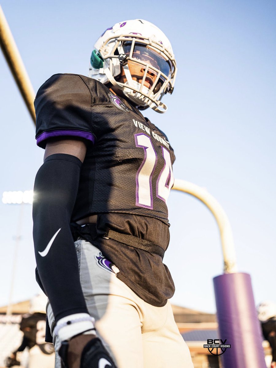 4k_debo's tweet photo. To start off this HURT…. Not because it was the end but because of how the end came. But I wouldn’t want to do it with anyone else love y’all boys ❤️ #VIEWCounty4L …… 14 out✌🏾 https://t.co/ikLL9FbhJq