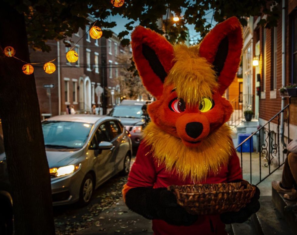 Happy Halloween! Want some candy? :3

📸: <a href="/zawnbre/">Zawnbre</a>
