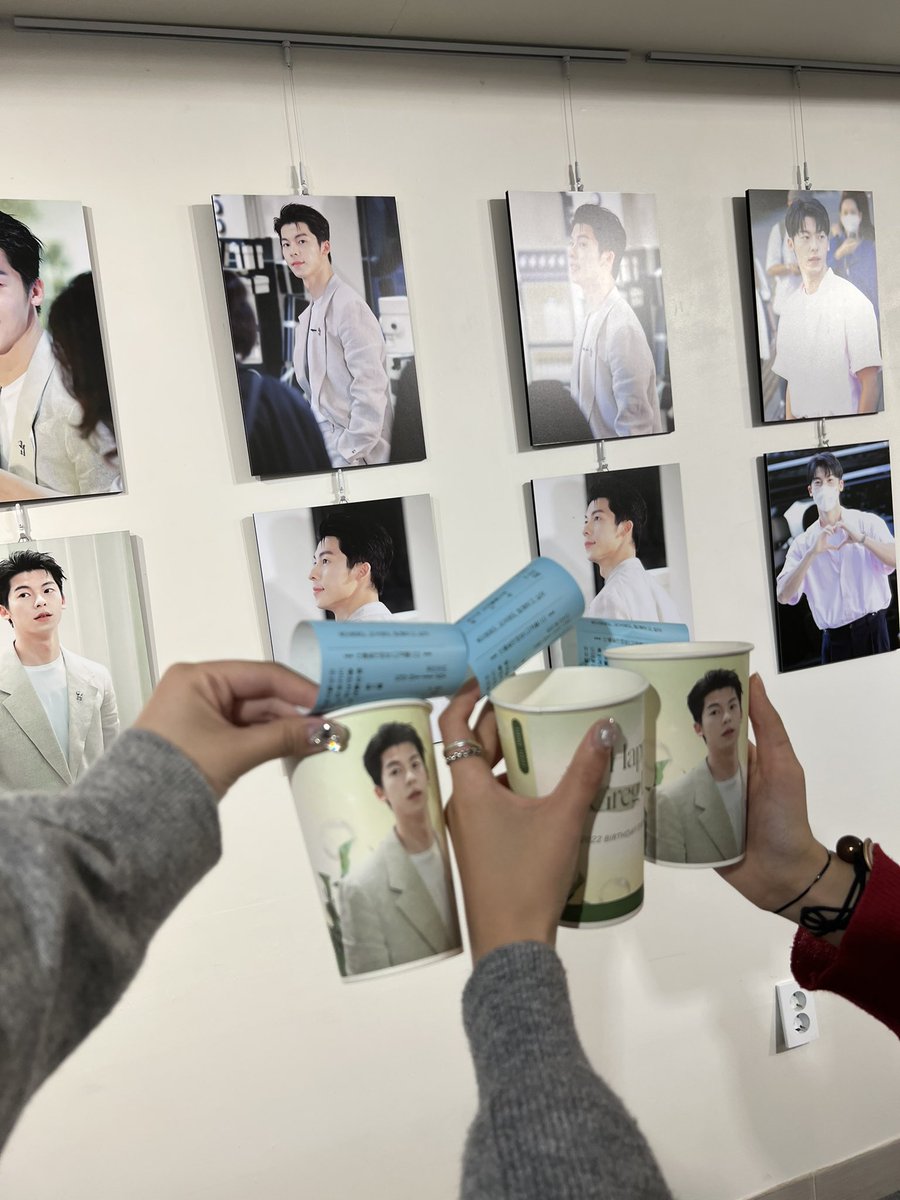 📍카페 팬스페이스 <a href="/greghan_HBD/">Greghan_HBD</a>
들어가자마자 입구부터 진짜 너무 예쁜 사진들로 가득한 전시회 느낌➕한번 자리에 앉으면 절대 일어날 수 없는 마약영상들로만 구성된 영상들로 인해 꽤 오랜 시간을 즐기다 갔어요🥺💗
光漢, 生日快樂🎂

#미래에도_과거에도_함께하고_싶어 
#在未來_和過去_緊緊相依