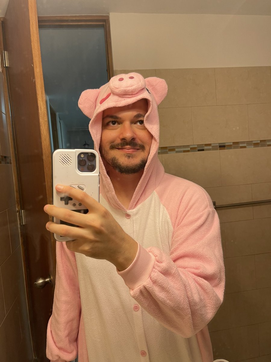 Budcat93's tweet photo. Feliz Halloween 👻 https://t.co/sis52xhgjw