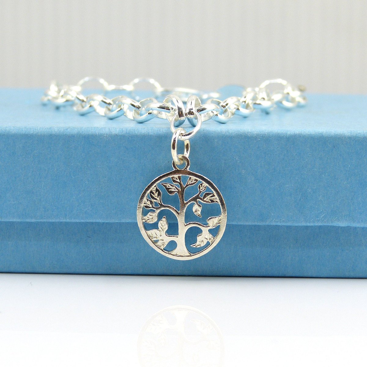 TheStrandline's tweet photo. Silver Tree of Life Bracelet, Tree of Life Gift, Charm Bracelet, Silver Bracelet, 925 Bracelet, Silver Jewellery, Gift for Mum, Sister, Wife https://t.co/rakSq4JWXz #supportsmallbusiness #TreeBracelet https://t.co/UevJX1DuFy