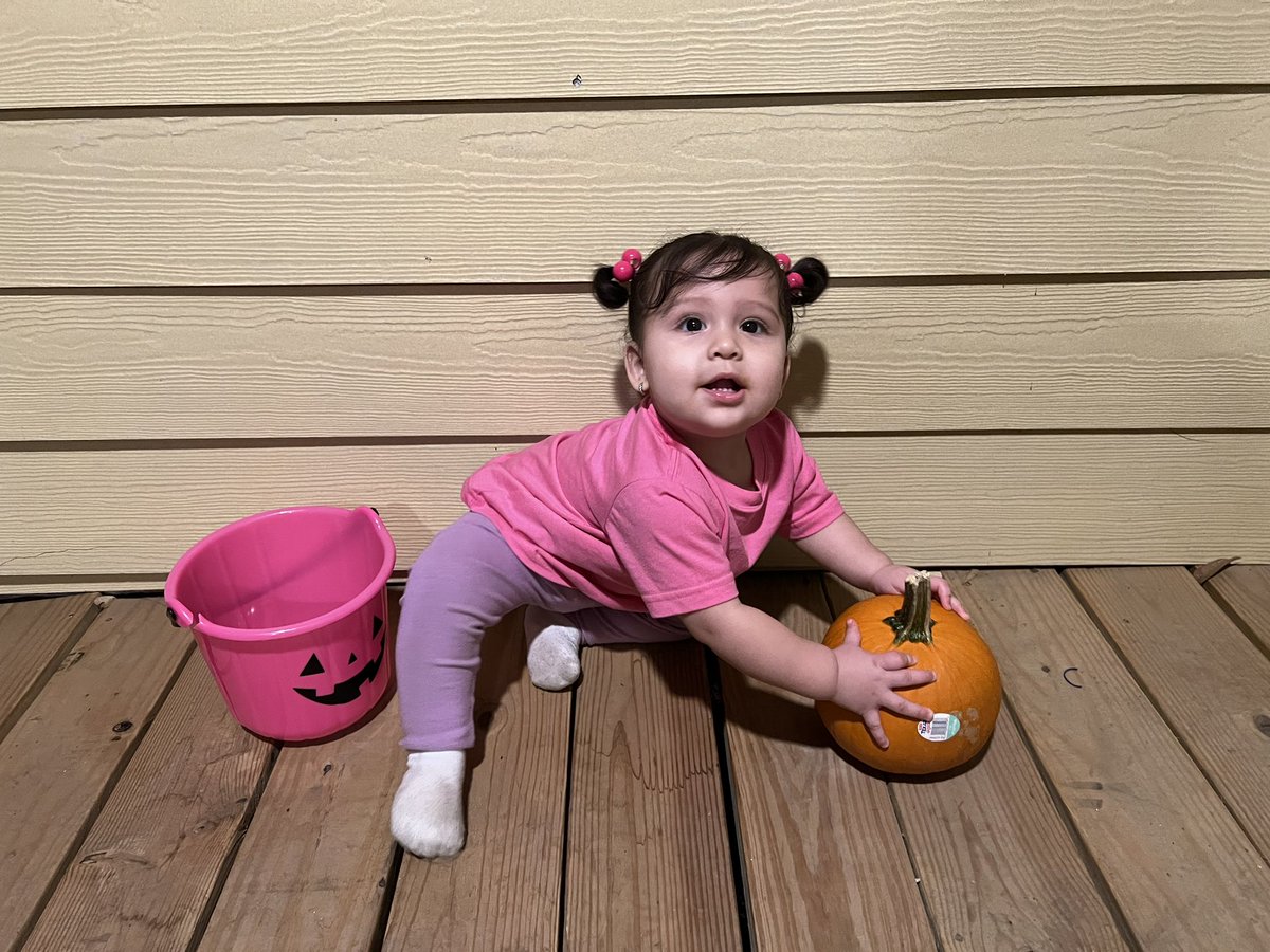 alexplosive3's tweet photo. My little “boo” thang 💘 https://t.co/XNtrhsZQqZ