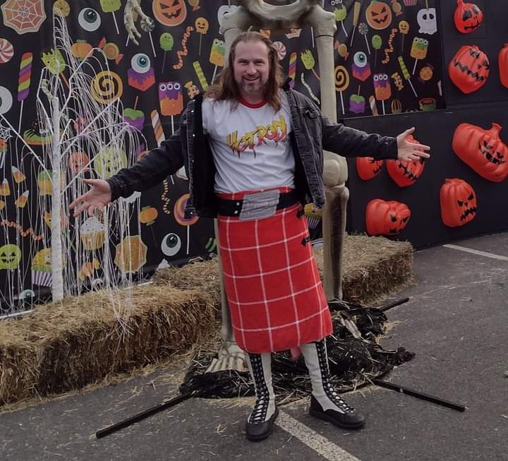 'Just when you think you have all the answers, I change the questions!' #halloween #halloweencostume #wwehalloween #roddypiper #hotrod #trickortreat #cosplay #halloweencosplay #halloweeen2022 #wwecosplay