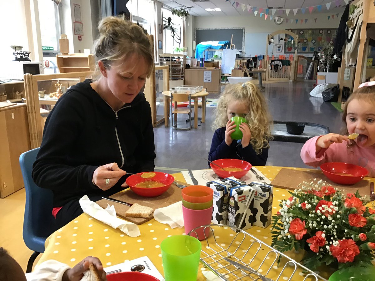 ElccPark's tweet photo. Be our guest be our guest put our lunches to the test #sharinglunch, #eatingtogether #stayingforlunch https://t.co/C8FVPD1d9A
