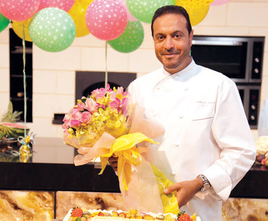 الكلمات الأخيرة للشيف أسامة السيد عبر فيسبوك قبل نحو شهر من رحيله بعد صراع مع المرض:

أحبائي.. رجائي أن تتذكروني في يوم أنا بأمس الحاجة ..فيه لدعائكم وأنا بين يدي الرحمن تذكروا كل حاجة جميلة وذكرى حلوة خلال رحلتنا سويا