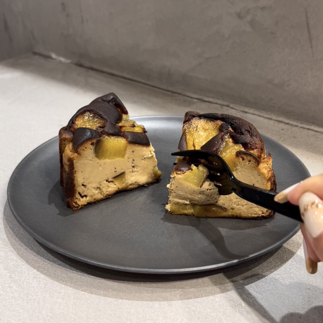 SHIBUYA109NET's tweet photo. バスクチーズケーキは
お芋がゴロッと入ってて芋好きにはたまらん美味しさ🍠🤦🏻‍♀️ https://t.co/pQxiMCFDQV