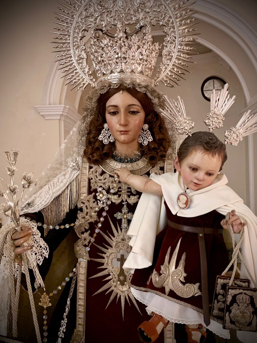CarmenDeMalaga's tweet photo. #𝐎𝐅𝐈𝐂𝐈𝐀𝐋 - Amanece un nuevo Noviembre en #ElPerchel, la Virgen hoy vuelve a salir a las calles de su barrio en memoria de todos los que ya no están con nosotros. 

#CarmendeMálaga
#MálagadelCarmen https://t.co/BoODBFy29G