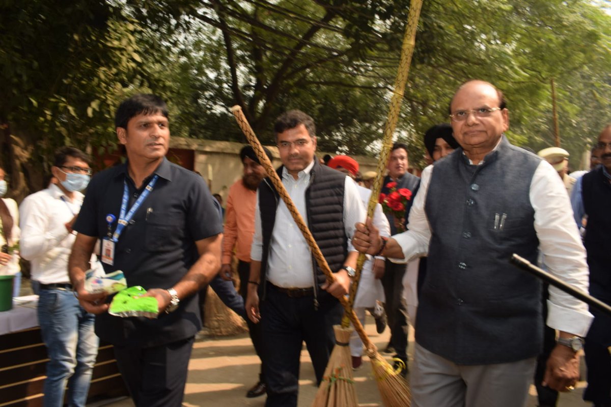 MCD_Delhi's tweet photo. In continuation of special sanitation and cleanliness drive launched on 14 June 2022, Hon'ble @LtGovDelhi Shri V K Saxena launched "Operation Clean Delhi" today at Mayapuri Industrial Area.
#MCDCares
#OperationCleanDelhi
#SwachhSurvekshan2023MCD
@AshwaniKumar_92
@GyaneshBharti1 https://t.co/Yl8hePtsuN
