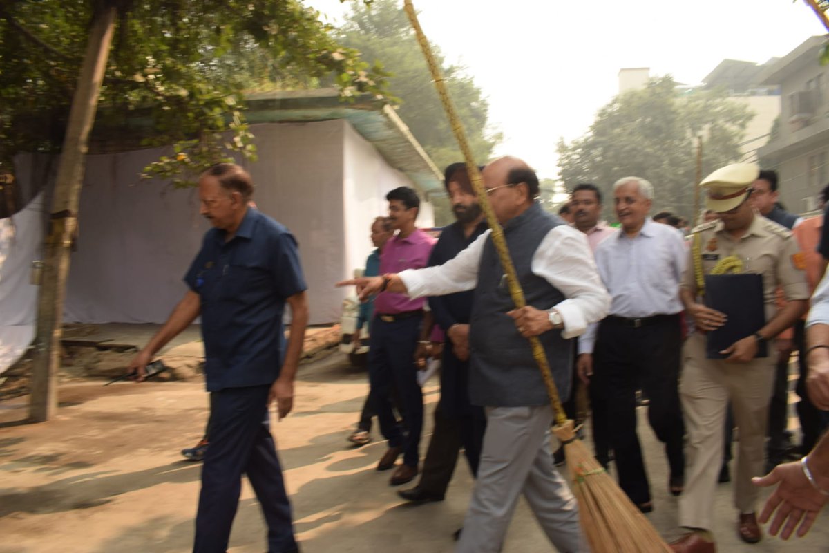 MCD_Delhi's tweet photo. In continuation of special sanitation and cleanliness drive launched on 14 June 2022, Hon'ble @LtGovDelhi Shri V K Saxena launched "Operation Clean Delhi" today at Mayapuri Industrial Area.
#MCDCares
#OperationCleanDelhi
#SwachhSurvekshan2023MCD
@AshwaniKumar_92
@GyaneshBharti1 https://t.co/Yl8hePtsuN