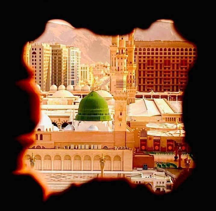 منائي وقصدي أن أزورَ محمدا
وأنظره عند المقام وأحـــــمدا

و أدخل من باب السلام مسلّماً
و أهديه من قلبي السلام مرددا

أقول له يا أيها البدر نظـــــــرةً
بنورك أُهدى ما حييت مـــؤيدا

#حبيبي_يارسول_اللهﷺ
#بأبي_وأمي_أنت_يارسول_اللهﷺ