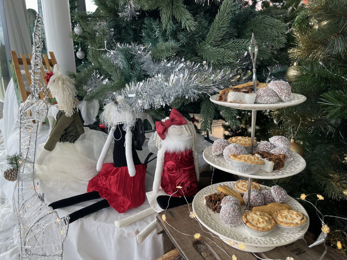 It's November 1... and do you know what that means? #Christmas mode has been activated! 🎅☃️🎄 So if, like us, you're ready to get in the festive spirit, why not come along to our seasonal afternoon tea? 😍🍰 Secure your table: gna.as/festive_tea