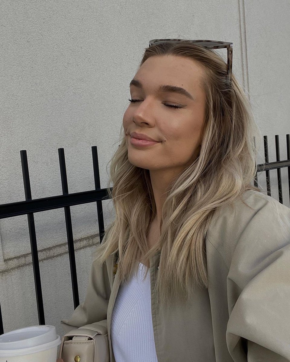Annlizz8's tweet photo. 👀When you think you can't anymore and feel defeated, Simply close your eyes and imagine being in a world that is carefree 💯🙃 . Better days ahead, keep your head up high❤️💥🦋.
#gratitude  #Tuesday  #Smile https://t.co/S1LdtYMw0I
