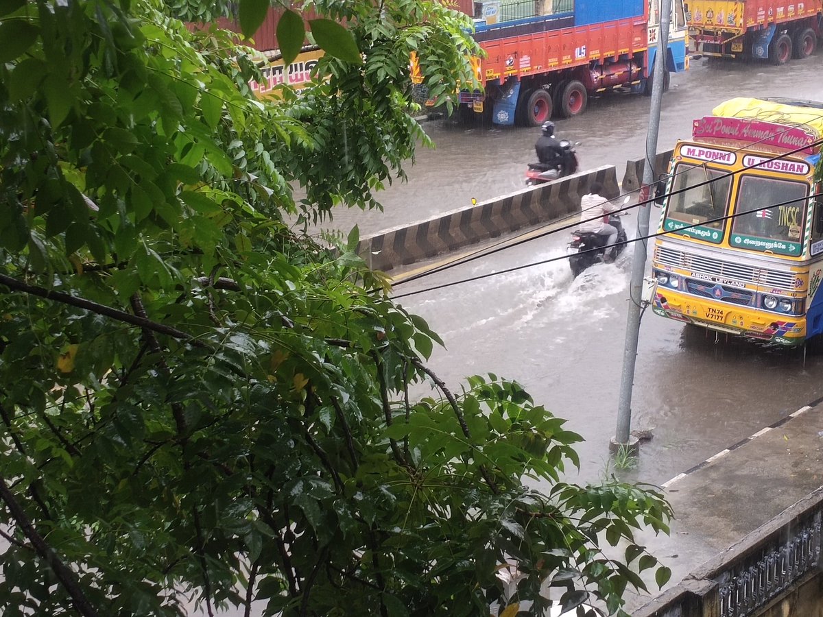 fishnetjk's tweet photo. @chennaicorp M.K.B Nagar Vyasarpadi. The stretch near M.K.B Nagar bus depot has been water logged from morning with steady rise of water. Just 2 more nights of rain will be a repeat of 2015 flooding that happened, submerging cars and bikes. North Chennai is always overlooked. https://t.co/EWmSL74oGr