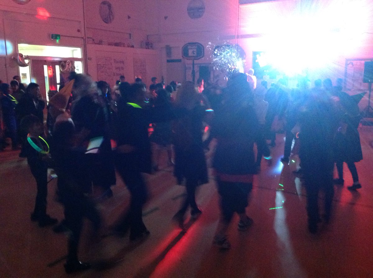 Byronprimarysch's tweet photo. What a fun time we all had at our Halloween Disco it was great to have it back! Fantastic costumes and yet again a brilliant party led by #partymania thanks to all who came! https://t.co/MEPFr1sSpp