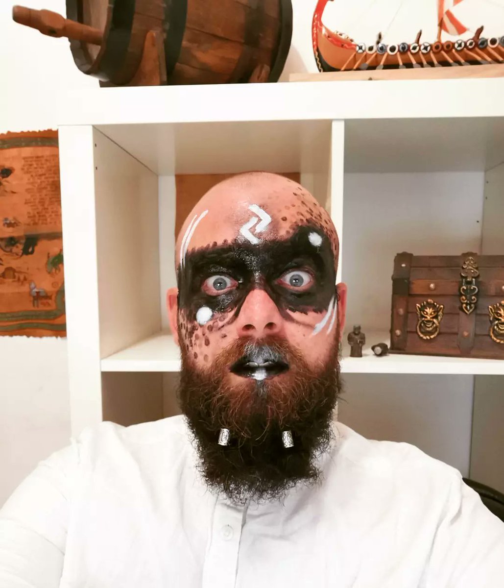 Donald_Drusss's tweet photo. ⚔️ Voici le maquillage de la soirée d'hier soir pour le live sur twitch 🤣 c'était cool franchement je me suis bien amusé et madame viking était contente de me maquiller 😅 
et Vous vous avez fait quoi pour halloween ?? 
#halloween #viking #maquillage #twitchfr #twitch #streamer https://t.co/npXQeeBq3c
