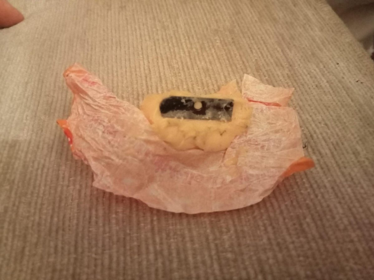 A mother in Cleethorpes has shared her shock and horror after her child discovered a blade hidden within the wrapper of their Halloween sweets.

She is urging other parents to check their childrens sweets before giving it to them.

More via the Gi Grimsby News FB page.