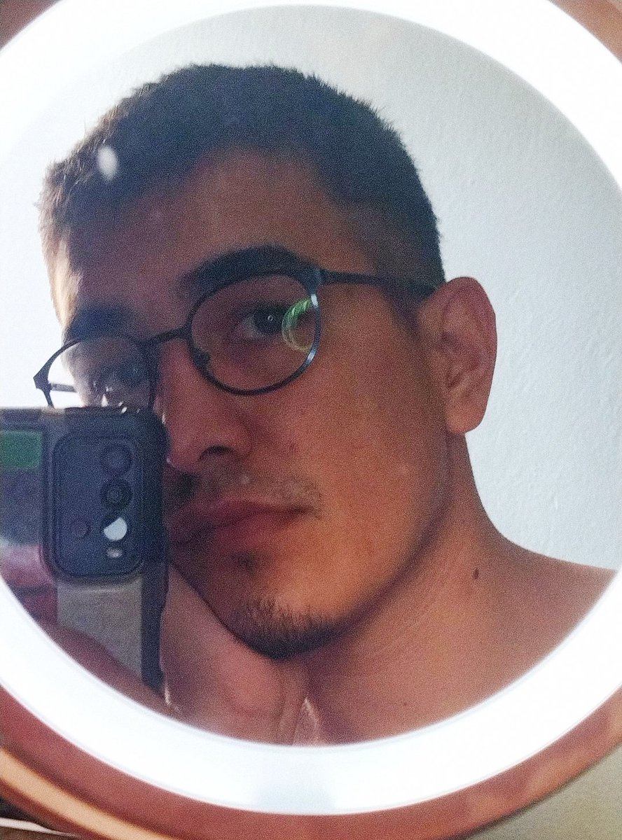 ItsTeacherCo's tweet photo. I'm the mirror https://t.co/LZ3gecL3Uj