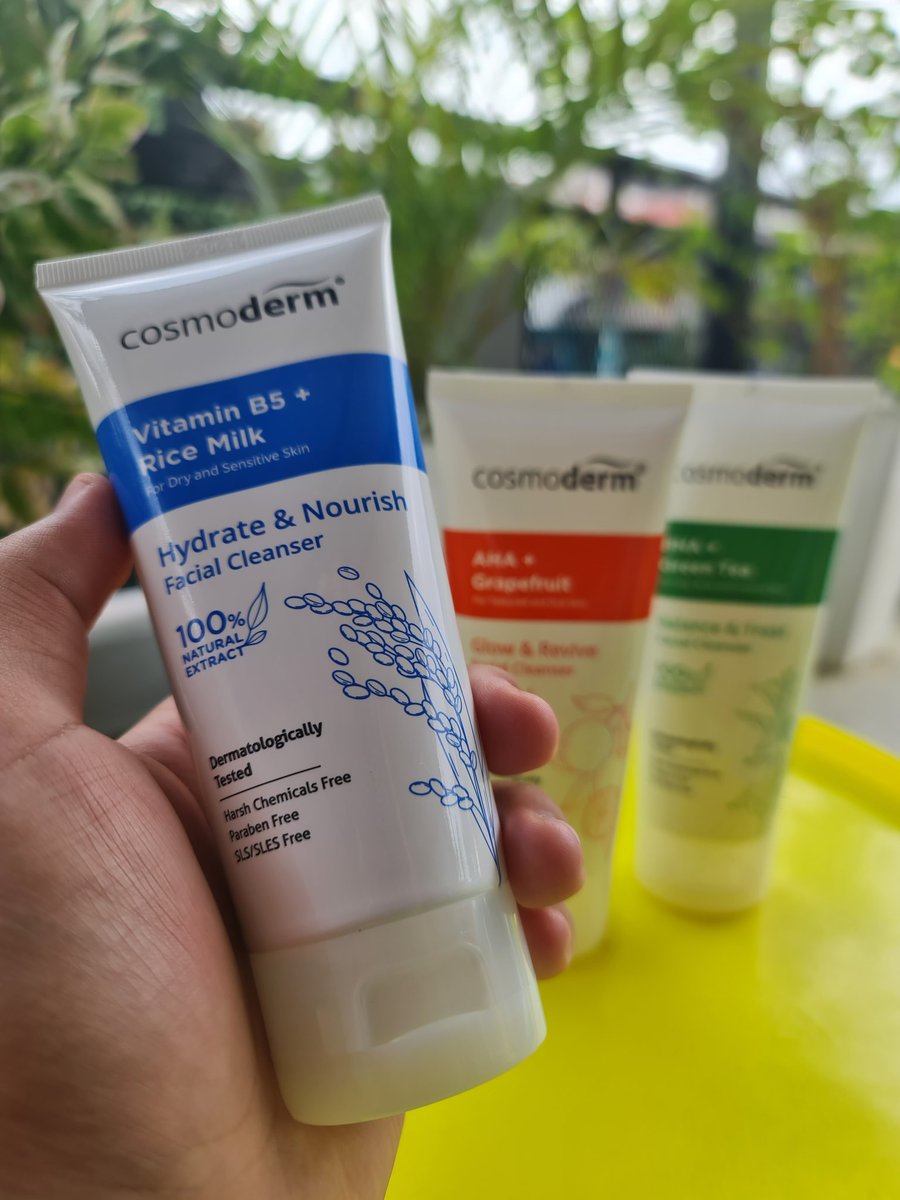 SamadSaidWhaaat's tweet photo. My wife's new favourite skincare brand sampai aku pun terjebak sama. Cosmoderm released new natural facial cleansers formulated with 100% natural extracts and I'm 100% down for that.

Anyone tried it yet? https://t.co/XjKaLDrOEL