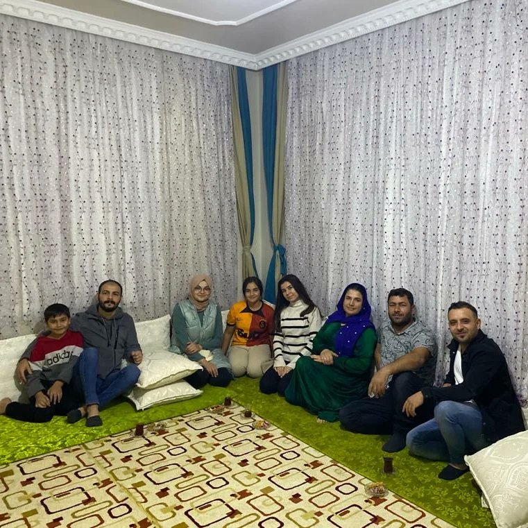 Öğretmen- veli ilişkisini arttırmak ve velilerin eğitimdeki önemi üzerinde farkındalık oluşturmak amacıyla Ekim ayı boyunca ev ziyaretleri yapıldı. 

viransehirgolortaokulu.meb.k12.tr