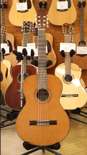 onitsukaable's tweet photo. Aria A-20、入荷しました！

セダー材特有の音色の軽さが際立ち弾いていて気持ちが良し！
本体も軽量でストレス無し！
Ariaのナイロン弦は他社のこの価格帯のものよりかなり抜きん出てます！

https://t.co/p13SJNgVVs

#arriaguitar　#musicplazaonitsuka https://t.co/rx6Gko5Yiv