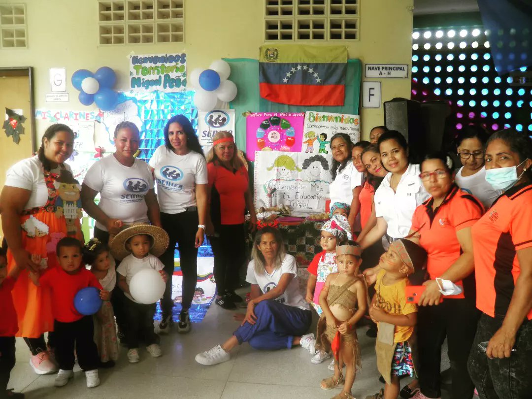 Aymaraguiar's tweet photo. ¡Grato encuentro con nuestras escuelas! Cerrando por todo lo alto la celebración del mes de la Educación Inicial y los 23 años de las Escuelas Bolivarianas en #Carabobo, palpando el compromiso y amor con que nuestros docentes forjan el futuro de nuevos republicanos. @MPPEDUCACION https://t.co/N28jOwrbf7