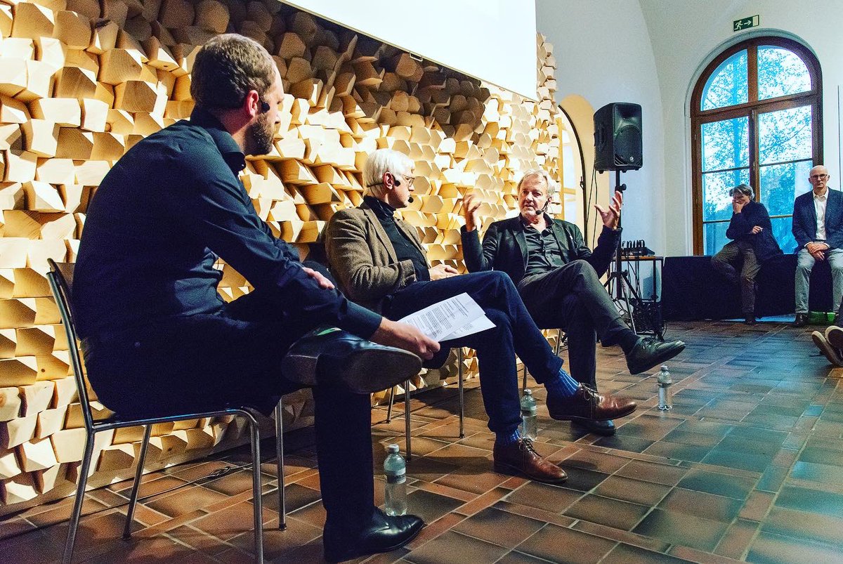 stadtlandschaft's tweet photo. lasst uns über die natur sprechen. im gespräch zwischen dem philosophen #michaelhampe dem architekten #gionacaminada und #stefankurath
fotos: zhaw, iul, chr. schwager
eine veranstaltung des #iularchitektur #zhawarchitektur #instituturbanlandscape #leadinghouse #touchwood #zaz https://t.co/VqOGmvoFUx