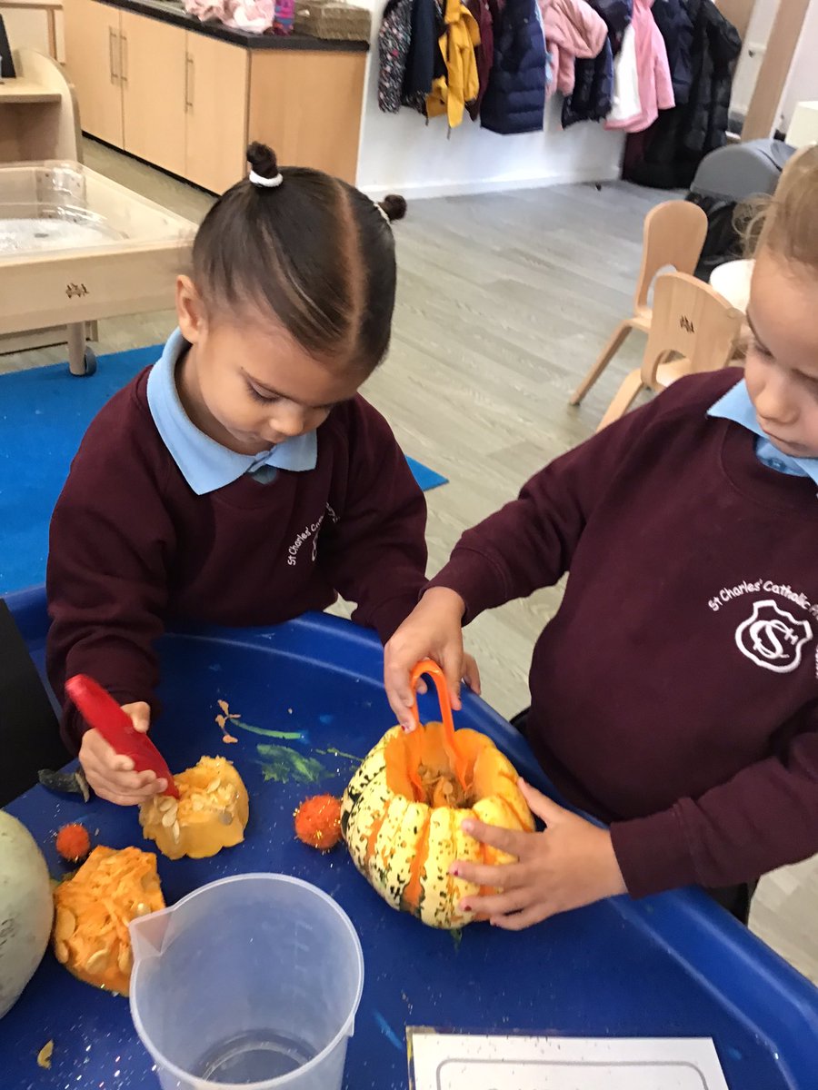 CharlesPrimN's tweet photo. Using our fine motor skills to investigate and see what we can find inside some different pumpkins 🎃 #StChEYFS #StChScience https://t.co/3b7ZRB8mjZ