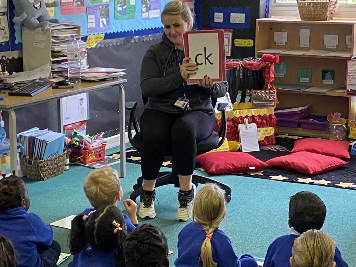 STOCSch's tweet image. Our lovely Reception children are doing their daily speedy sounds session!!! Boy! are they speedy!!! #speedysounds #goodlearning 💛💙