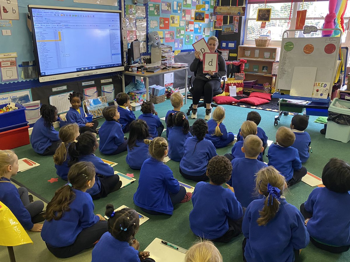 STOCSch's tweet image. Our lovely Reception children are doing their daily speedy sounds session!!! Boy! are they speedy!!! #speedysounds #goodlearning 💛💙