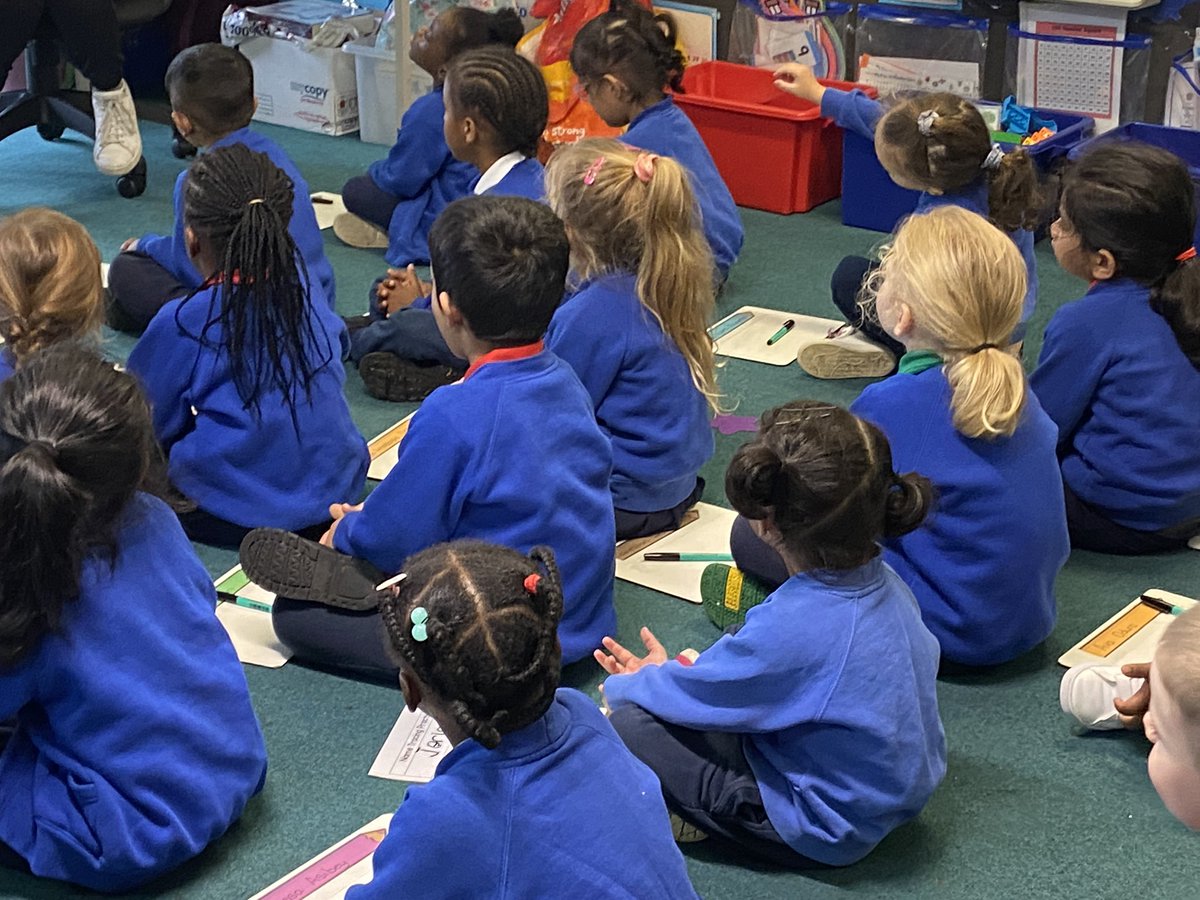 STOCSch's tweet image. Our lovely Reception children are doing their daily speedy sounds session!!! Boy! are they speedy!!! #speedysounds #goodlearning 💛💙
