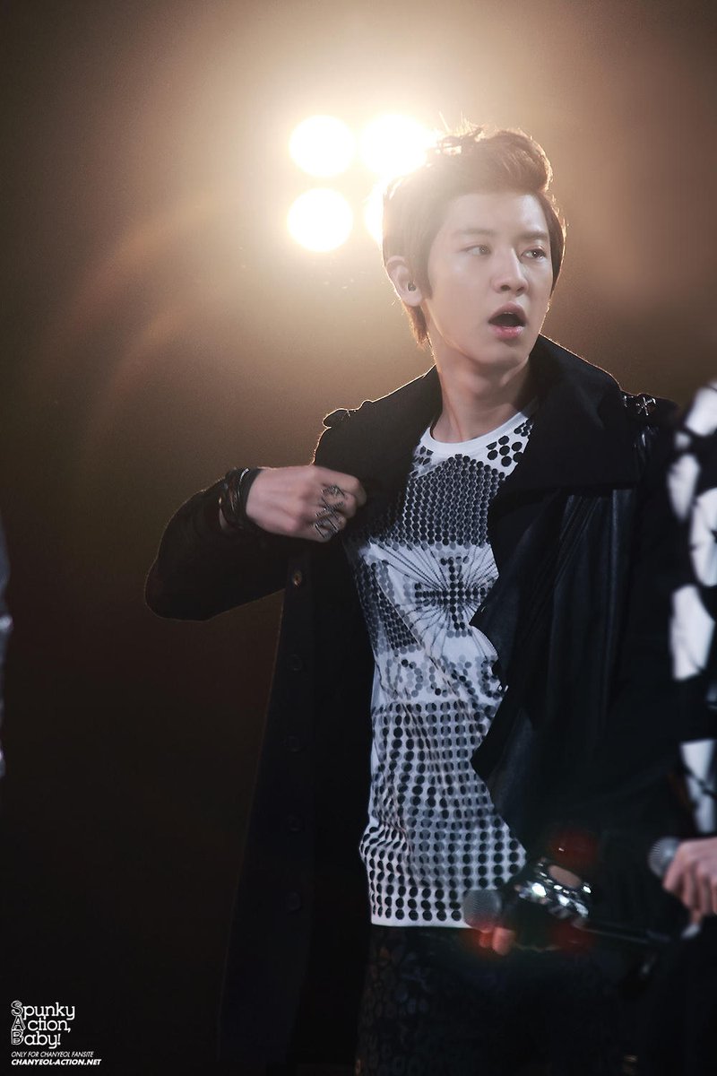 ChanyeolThrow's tweet photo. 🔙121101
10 years ago today #CHANYEOL at SBS MTV The Show https://t.co/F6qspazitT