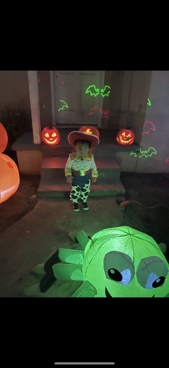 Jessie🤠🤠 with papi and grandpa