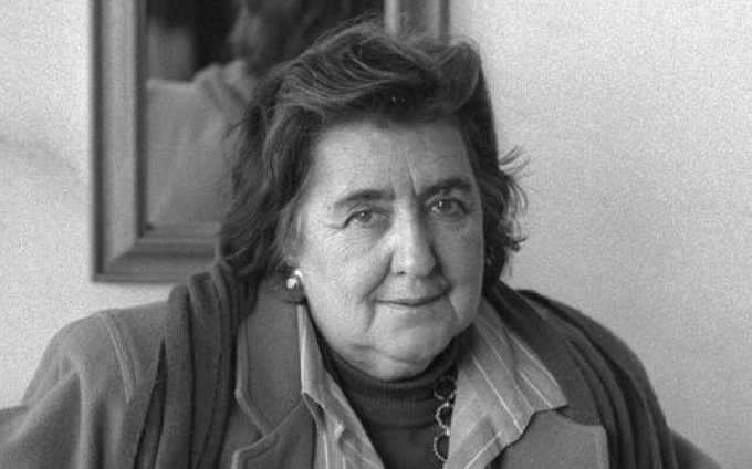 "La miglior vendetta? La felicità. Non c'è nulla che faccia più impazzire la gente che vederti felice".

Oggi nel 2009 moriva la poetessa e aforista #AldaMerini.

#1novembre.