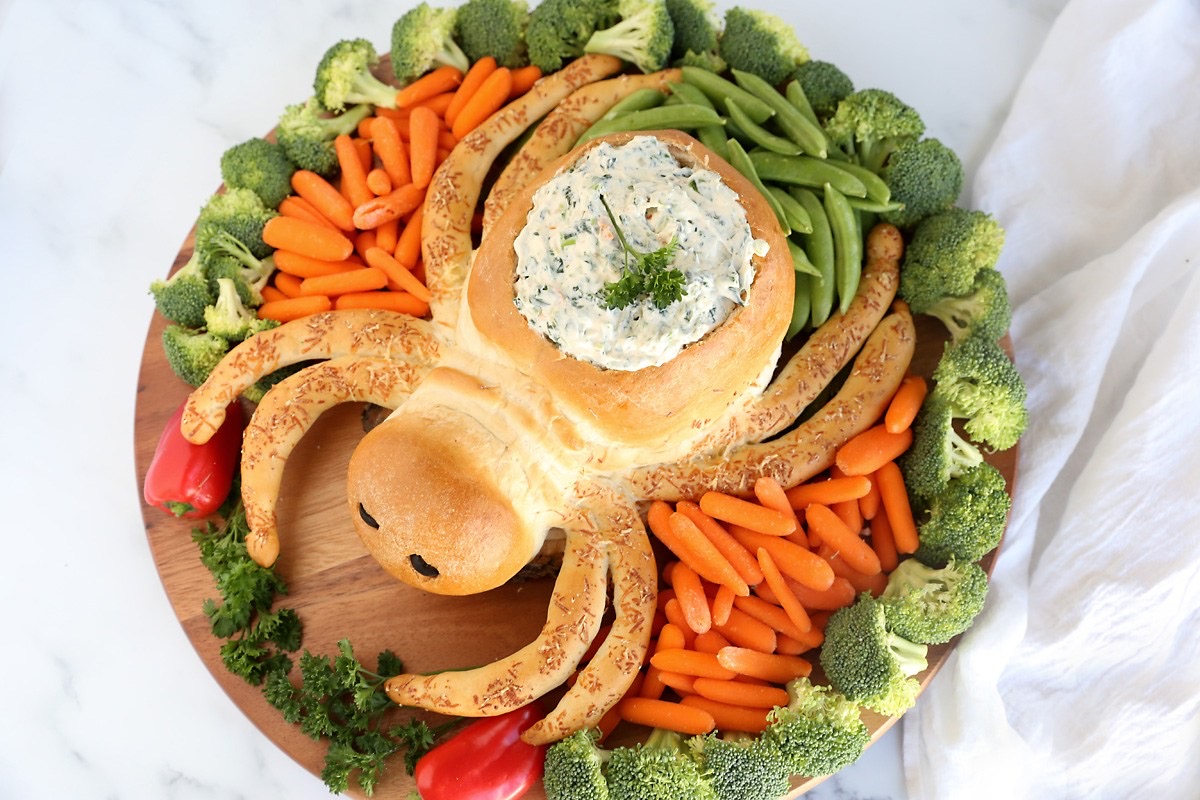ColtonDaviis's tweet photo. @SRollinsNC1 @LacyKostanScott @KaneKarlsonRP @AngelKostan @BrielleArisNC1 @RosangelaNC1 @AngelsLilMan @LexiPoppetNC1 the food as we go along* Even I am having a hard time deciding where to start. *Rose laughs* https://t.co/8JtL8zVeEY