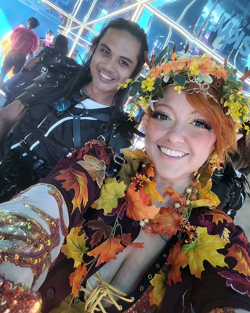 jemaginative's tweet photo. So my bf and I dressed up as rave versions of keyleth and vax for second sky this weekend. Wanted to share some pics!
#criticalrole #criticalrolecosplay #keyleth #keylethcosplay #vaxleth #voxmachinacosplay #legendofvoxmachina #vaxcosplay #vaxildan #secondsky2022 #secondskyccc https://t.co/vubwSjbAW8