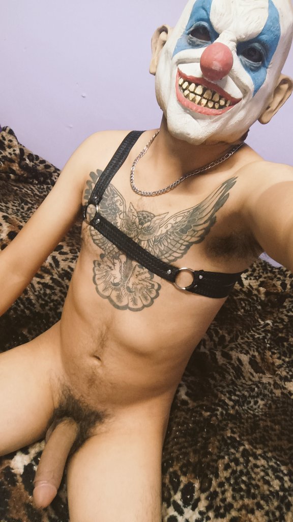 PrietoXL's tweet photo. @RemyBoyMuscle truco o trozo 🍆💦 https://t.co/CF9ZhxeTUl
