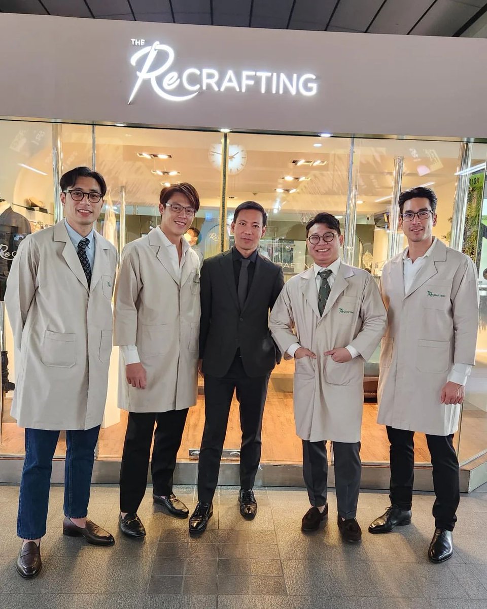 banmarkpantip's tweet photo. The ReCrafting ธุรกิจใหม่ของพี่หมาก พี่แบร์ #หมากปริญ #Recrafting #brandname #brandnew #ShoeSpa #bagspa #coatingnano #shoerepair #repairbag #drycleaning
itthi_ iG https://t.co/E848N3v7zl