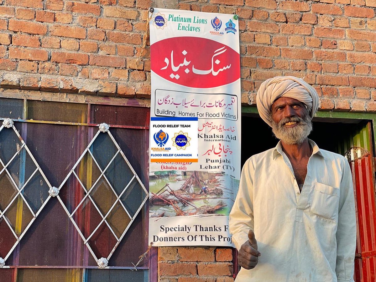 nasirdhilllon6's tweet photo. KhalsaAid and Punjabi Lehar team started building houses in Rajanpur, flood-affected area in Pakistan.
 these 9 houses have been completed &amp; Handed over Flood victims-and we plan to build 70 more houses. Thanks to all your love and support, all this is possible. https://t.co/IChyDIllq1