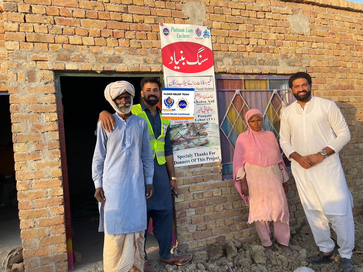 nasirdhilllon6's tweet photo. KhalsaAid and Punjabi Lehar team started building houses in Rajanpur, flood-affected area in Pakistan.
 these 9 houses have been completed &amp; Handed over Flood victims-and we plan to build 70 more houses. Thanks to all your love and support, all this is possible. https://t.co/IChyDIllq1