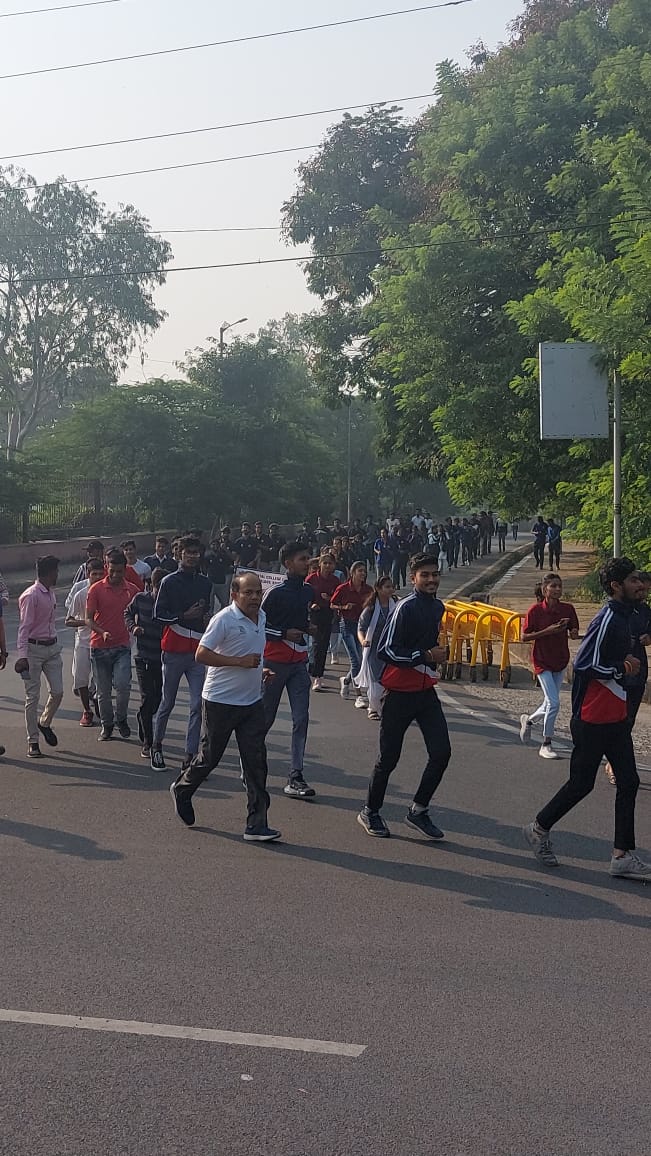 NSSBUBhopalMP's tweet photo. 31 अक्टूबर राष्ट्रीय एकता दिवस के अवसर पर बरकतउल्ला विश्वविद्यालय राष्ट्रीय सेवा योजना भोपाल जिले के स्वयंसेवकों द्वारा रन फॉर यूनिटी का आयोजन शौर्य स्मारक से मंत्रालय प्रशासनिक भवन तक किया गया।
#RunForUnity #UnityRunWithNSS
#MPNSS https://t.co/he30xkPMQq