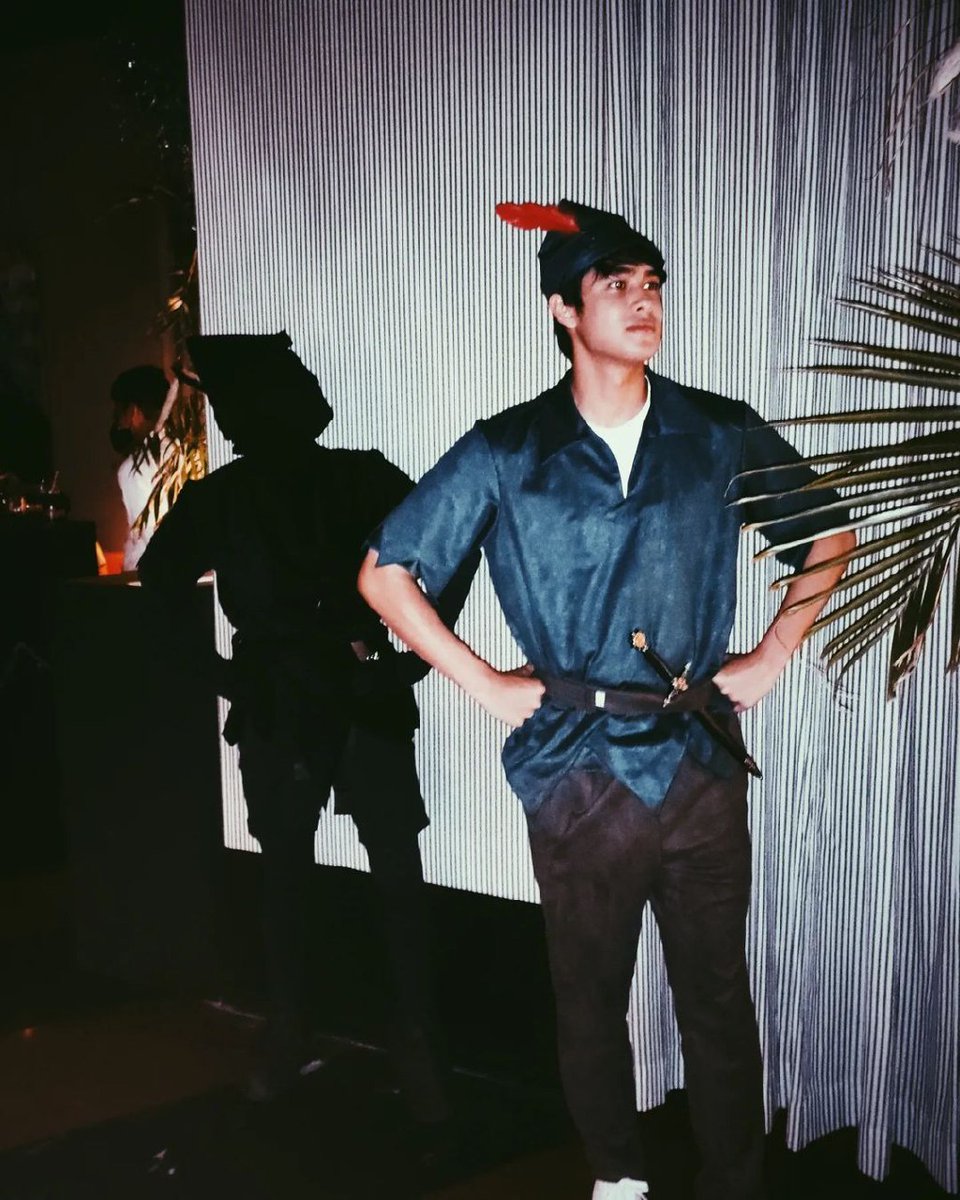 "All children, except one, grow up." ☄️

[IG] @.timopangilinan (dressed up as Peter's shadow) posted a photo with Donny Pangilinan (Peter Pan) and Belle Mariano (Tinker Belle)

🖇️: instagram.com/p/CkZ_pg_yKIA/…

#DonnyPangilinan | #BelleMariano 
#DonBelle | #DONBELLEmpire