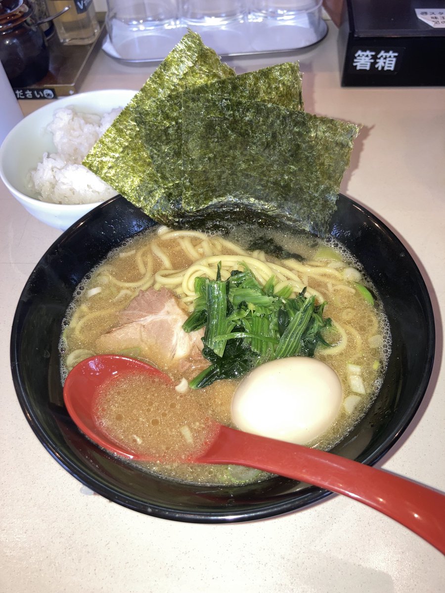 たけ家の醤油豚骨ラーメンで旨！