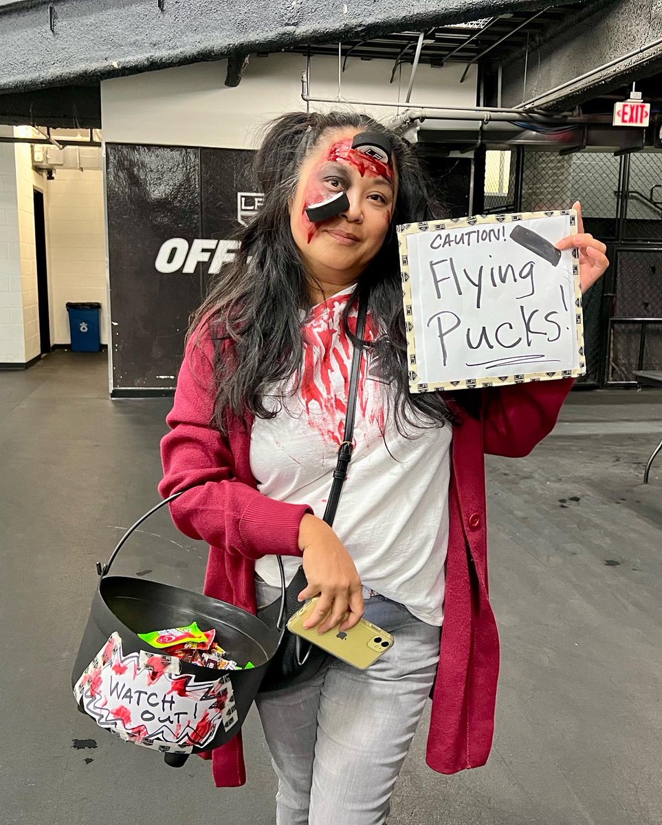 Shit 💩happens when your a hockey mom! ⚠️👩🏻🥅🏒🤪 Happy Halloween 🎃 👻🎉🎉 No one was injured in this photo 🧟‍♀️