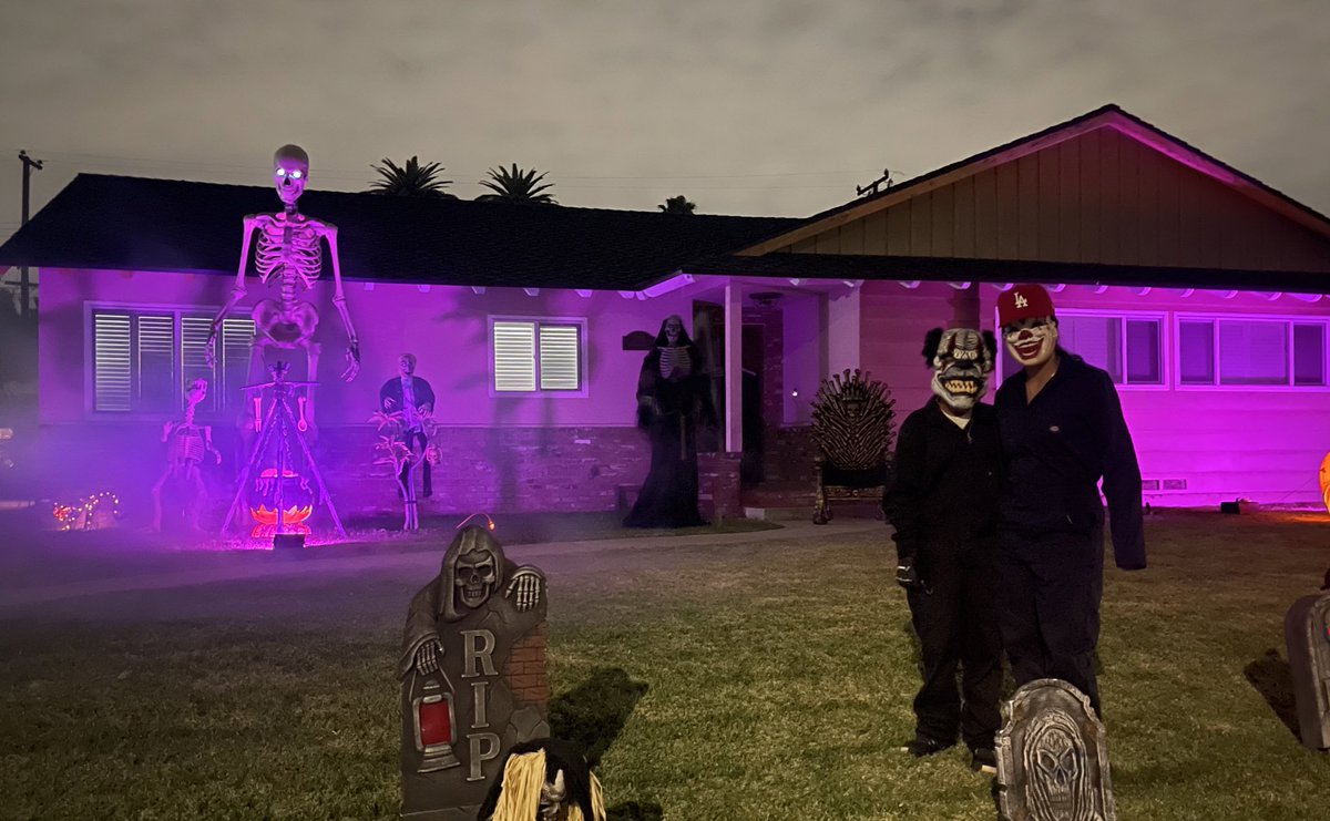 kaylaSigala2024's tweet photo. Halloween, 2022🧟‍♀️🎃👻
Our first Trick or Treater was a neighbor from a few houses away 🧡 #KidAtHeart #CandyForEveryone https://t.co/6lSXbxFMVo