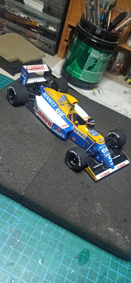 beardbro29's tweet photo. Nearly there 🔵🟡⚪ minor details and we can call it done. ✍️☑️
#scalemodel #scalemodelling #scalemodellingworld #hobbydesign #spotmodel #gravitycolors  #zeropaints #scale124 #120scalef1 #112scale #tamiya #goodyear #williamsf1team #williamsfw13b #FW13B #hungariangrandprix https://t.co/WjcPxuY8Qq