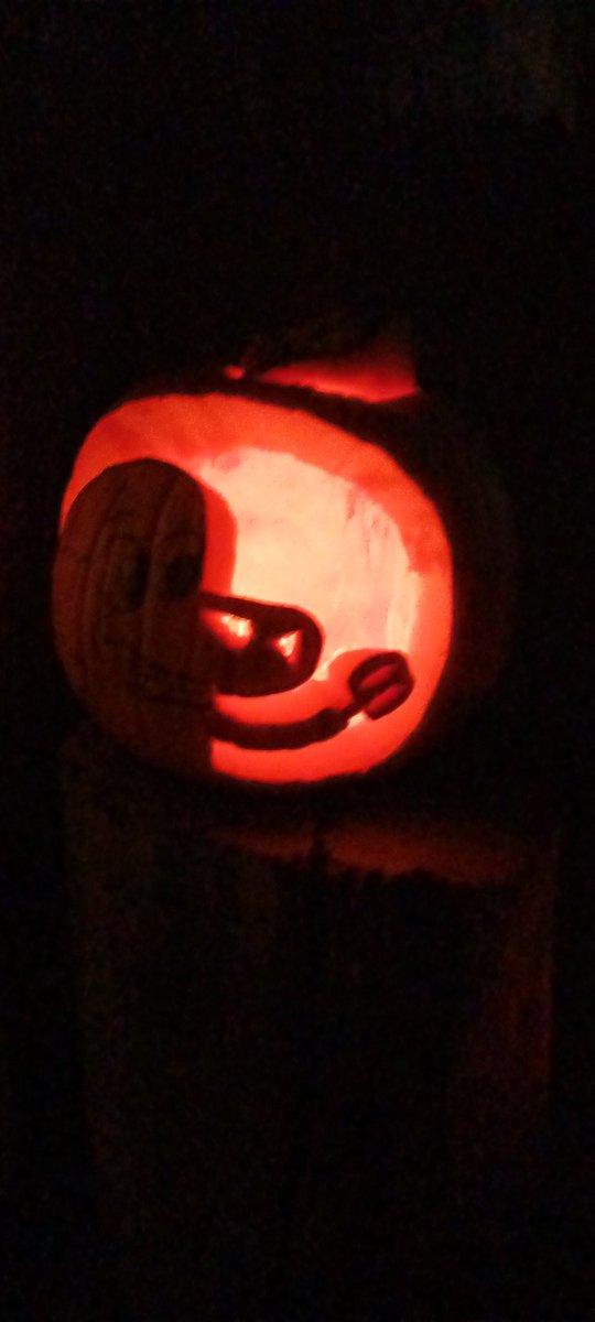 JellyJaymieJam's tweet photo. Only real ones know who this is. Did you carve a pumpkin tonight? 🎃
#pumpkincarving #SpongeBob #jackolantern #hashslingingslasher #Monday #carving #Halloween #happyhalloween #oahu #Hawaii #Honolulu #jellyjaymiejam https://t.co/Ks9xf6jHXi