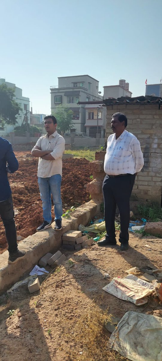 bmcbbsr's tweet photo. Field visit by Team BMC.
Add. Commissioner-III along with the team visited the #miniparks under #MUKTA at Kalinganagar K4 area to assess the progress of works. He instructed to ensure the timely completion of the work.
@CMO_Odisha @HUDDeptOdisha https://t.co/KgBjoQ38nY