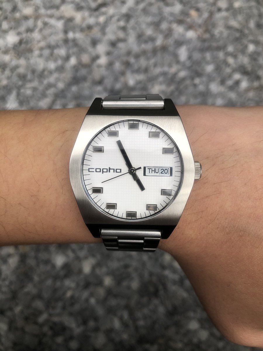 timeslab_watch's tweet photo. <COPHA KULT Steel White>
🇩🇰COPHAの定番メンズモデル。
洗練されたシンプルなデザイン。
現在再放送中の人ドラマ”メイちゃんの執事”にて佐藤健さんが着用した人気モデル!!
オススメです⌚️
#時計 #腕時計 #COPHA #佐藤健 #メイちゃんの執事
https://t.co/i7hwKoAXOh https://t.co/XqKz6NIrzo