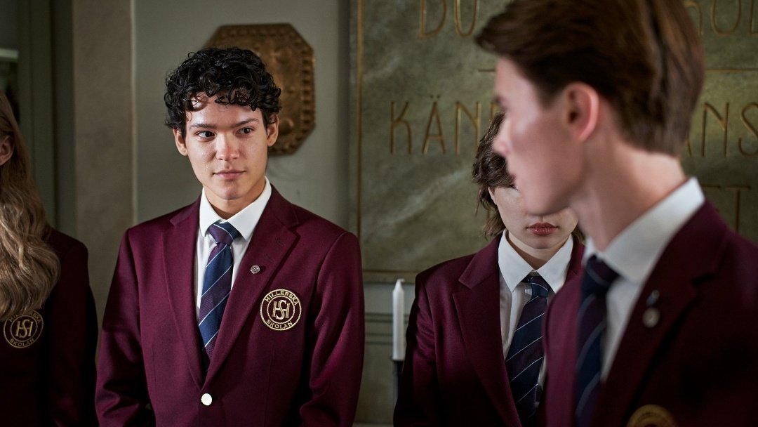 edvinsfreckle's tweet photo. "young royals s2 isn't queer enough" and then this is young royals s2 https://t.co/QnxEshR2BD